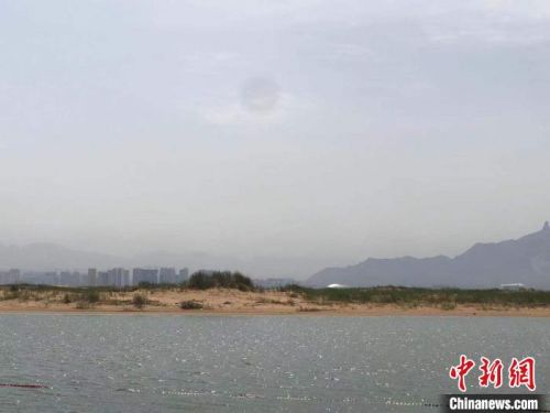 通讯：探访“黄河明珠”乌海：来沙漠看海